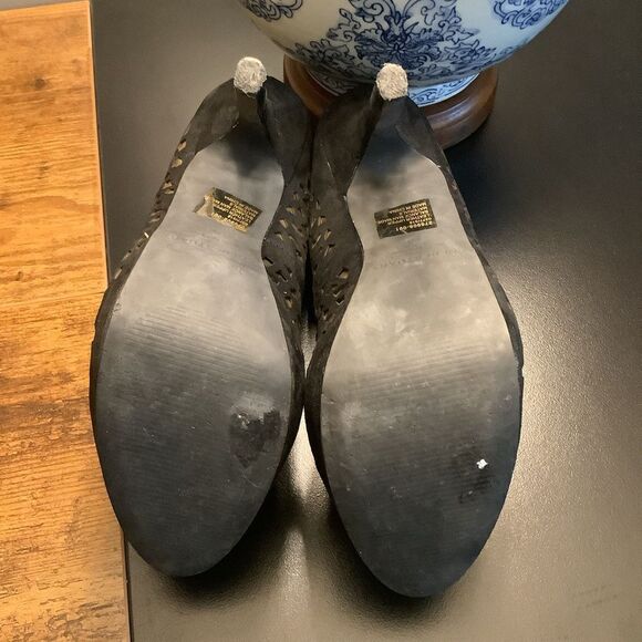 Colin Stuart Black Platform Heels 👠 - Picture 6 of 6